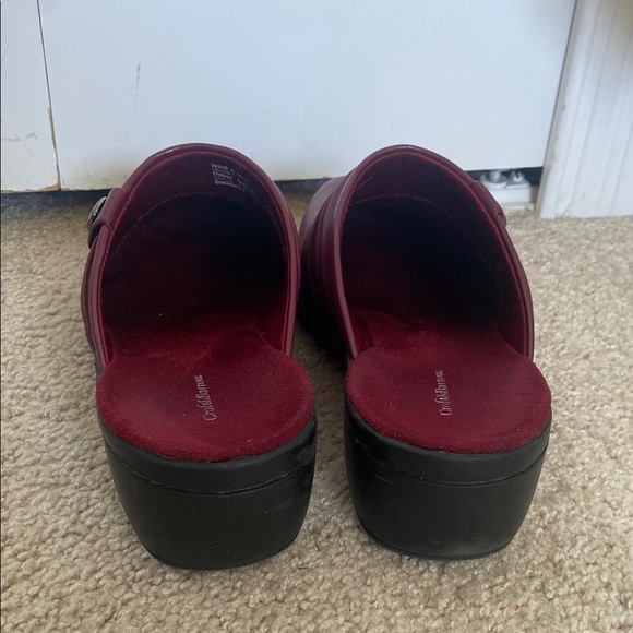 Croft And Barrow Size 8 Burgundy Slip-On Clogs - Picture 6 of 10
